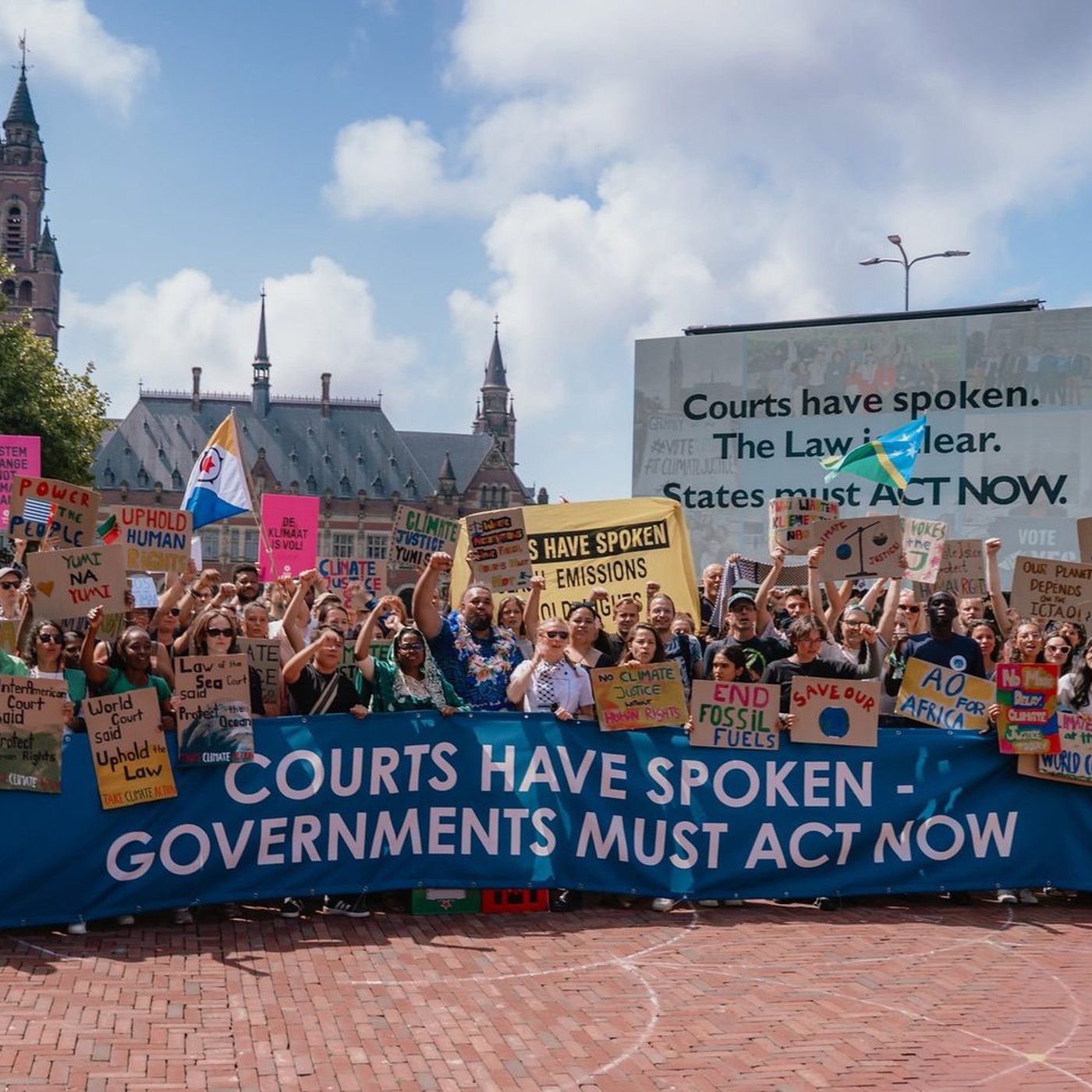 A crowd outside the Peace Palace